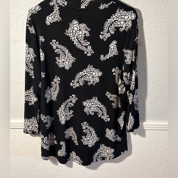 Liz Claiborne career long sleeve v-neck collarless blouse with roll tabs - Picture 4 of 6